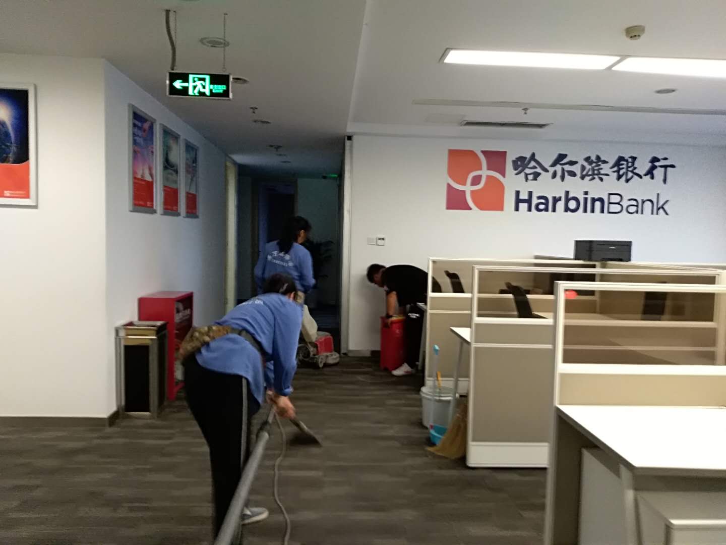 2019年5月28日重庆万州哈尔滨银行地毯清洁由重庆美万家保洁服务有限公司承接并顺利完工，取得甲方一致好评！