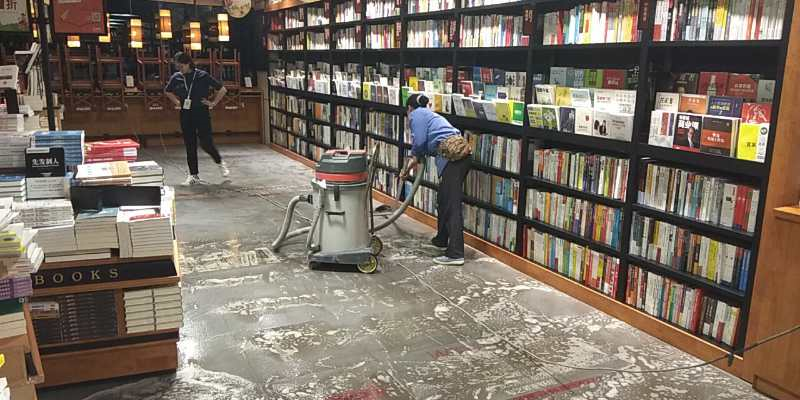 2019年6月1日重庆万州西西弗书店地面清洁由重庆美万家保洁服务有限公司承接并顺利完工，取得甲方一致好评！万州西西弗书店地面清洁