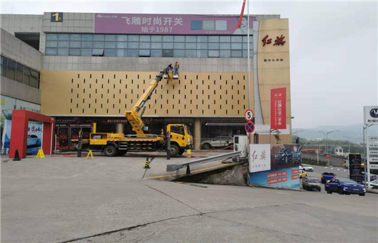 2022年4月2日重庆市万州区红旗4S店塔牌与铝塑板清洗由重庆美万家保洁服务有限公司万州分公司承接