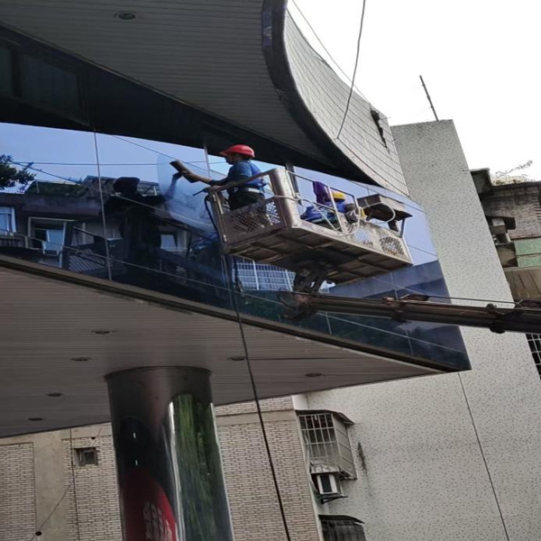 2025年10月20日焕新天际线！中国人民保险大厦玻璃幕墙焕新记