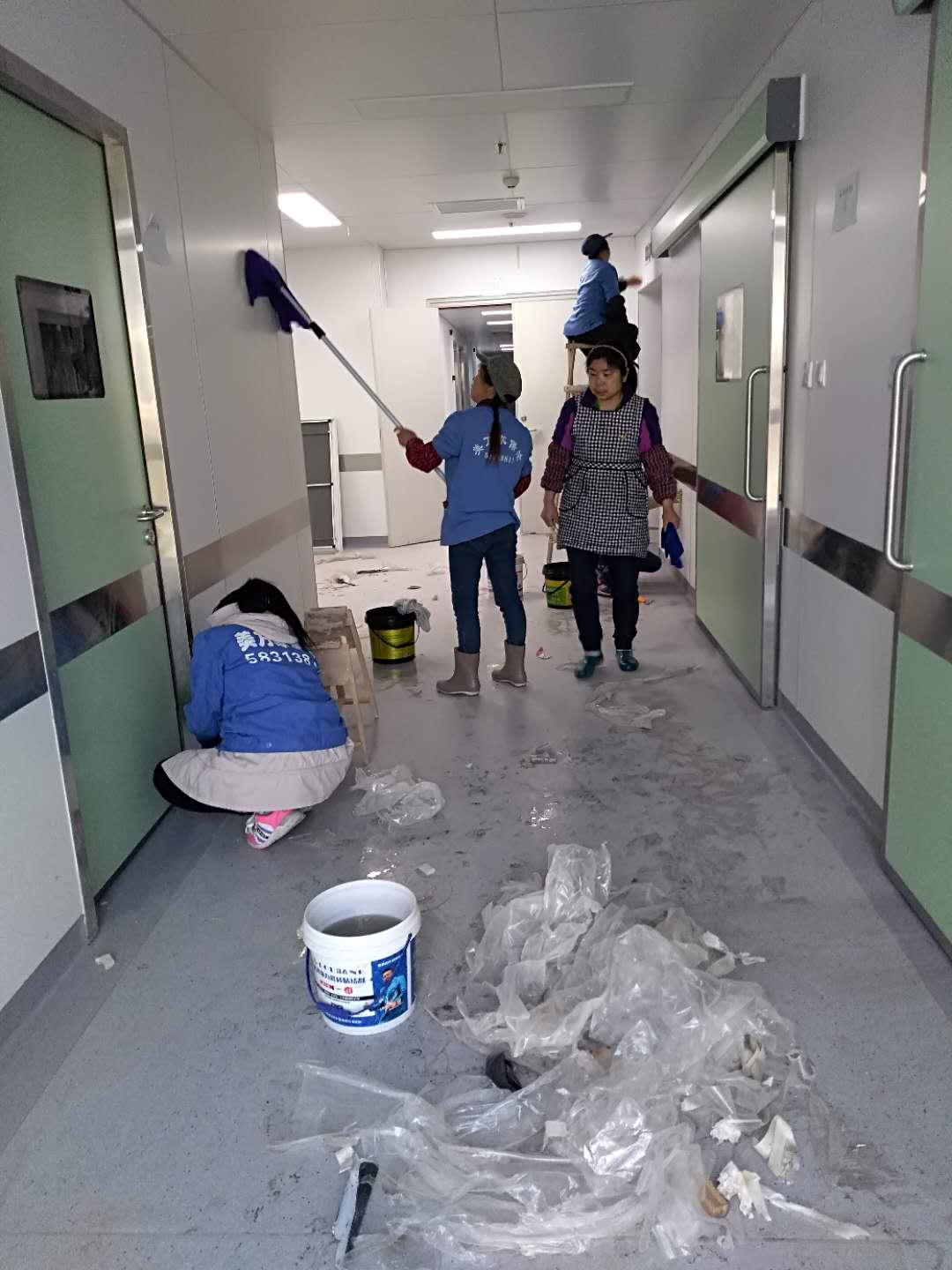 2019年3月26日万州市人民医院新大楼开荒清洁工程由重庆美万家保洁公司承接并顺利完工